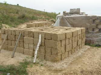 Дом из самана-Хранение блоков