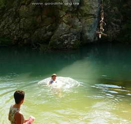 Чернореченский каньон-озеро с тарзанкой