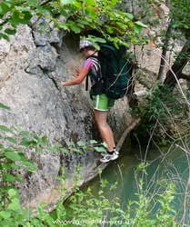 Чернореченский каньон-переход по брёвнам