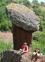 каменные грибы