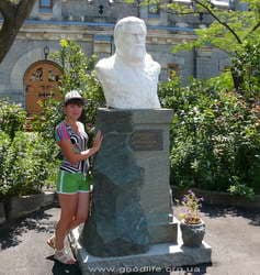 Памятник Л.С.Голицину