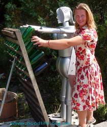 завод шампанских вин Новый Свет-статуэтки работников 