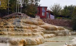 Цветные травертины в Карахаите