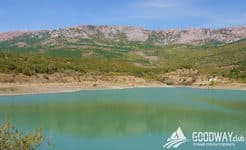 горное озеро