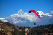 параплан над Покхарой